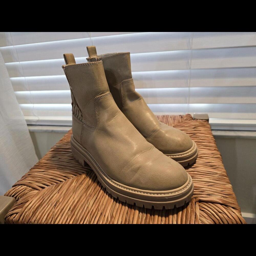 Time Tru Women's Lug Chelsea Tan Boots Size 11